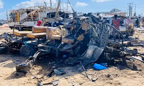 Danh bom xe kinh hoang tai Somalia, it nhat 50 nguoi thiet mang