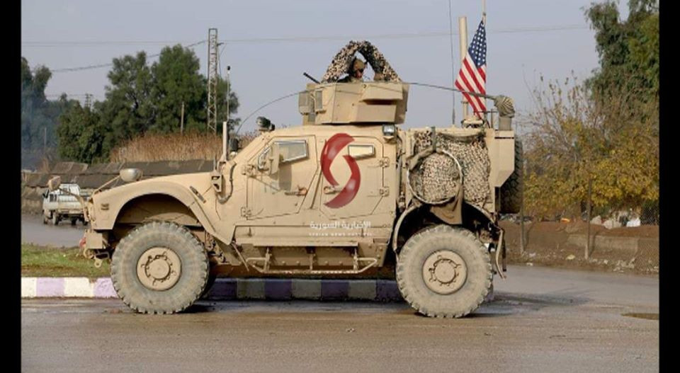 Al-Ikhbariya đưa tin, các phương tiện quân sự của Mỹ đã di chuyển đến một số căn cứ của họ ở tỉnh Deir Ezzor, Syria. Ảnh: AS.