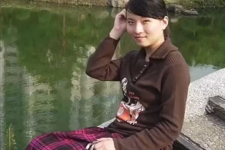 Tại thời điểm bị bắt giữ, Yujing Zhang mang theo 4 điện thoại di động, máy tính xách tay và ổ cứng gắn ngoài. Các thiết bị điện tử được tìm thấy trên người Zhang và trong khách sạn nơi cô ở. Ảnh: SCMP.