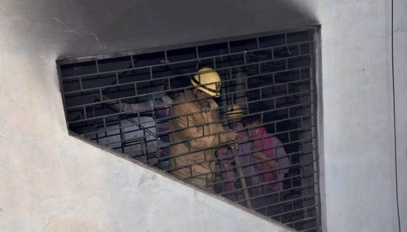 Chay lon, 43 nguoi chet khi dang ngu-Hinh-2