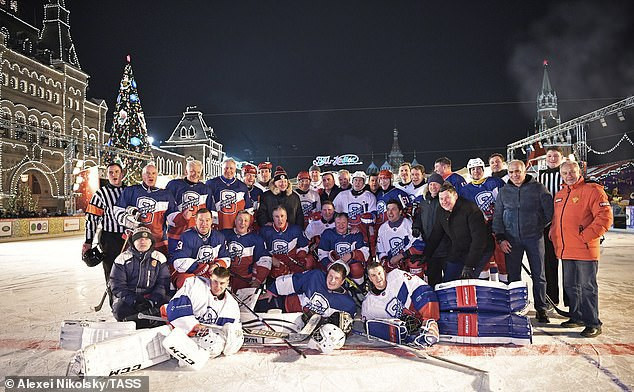 Đội của ông Putin khi đó đã thắng chung cuộc trong trận đấu trước đối thủ với tỉ số 14-10.