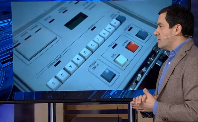 Ben trong vali hat nhan toi mat cua Tong thong Putin co gi?-Hinh-2