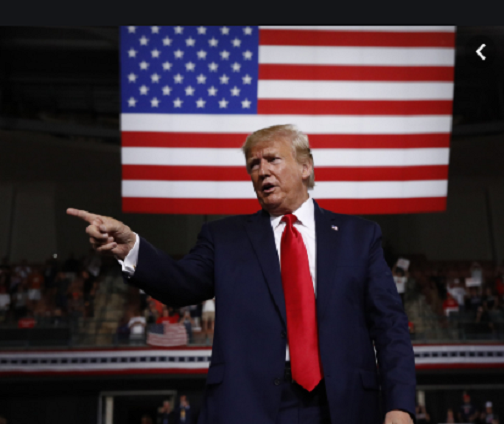 Một chiến thắng khác của ông Trump trong năm 2019 là được chứng minh không "thông đồng" với Nga. Hồi tháng 3, sau 18 tháng điều tra, công tố viên đặc biệt Robert Mueller đã bác bỏ cáo buộc chiến dịch tranh cử của ông Trump (hồi năm 2016) thông đồng với Nga, và cũng không có đủ bằng chứng để kết luận ông Trump đã cản trở pháp lý. Ảnh: Politico.