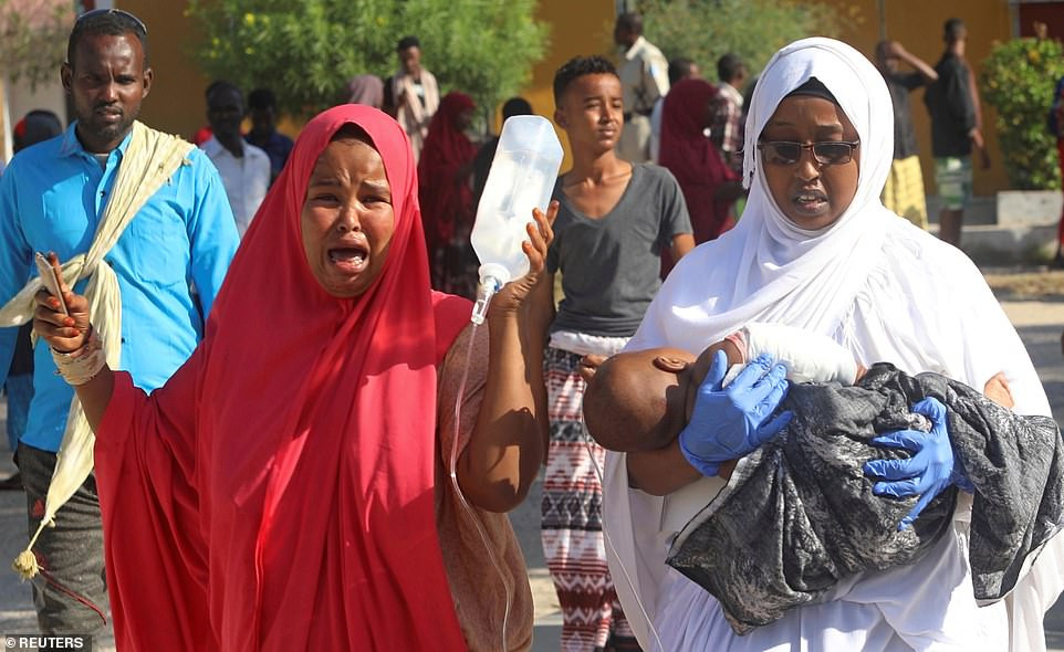 Thị trưởng Omar Mohamud Mohamed cho biết thêm, trong số những người bị thương có cả trẻ em. Họ đã được đưa tới bệnh viện Medina điều trị.