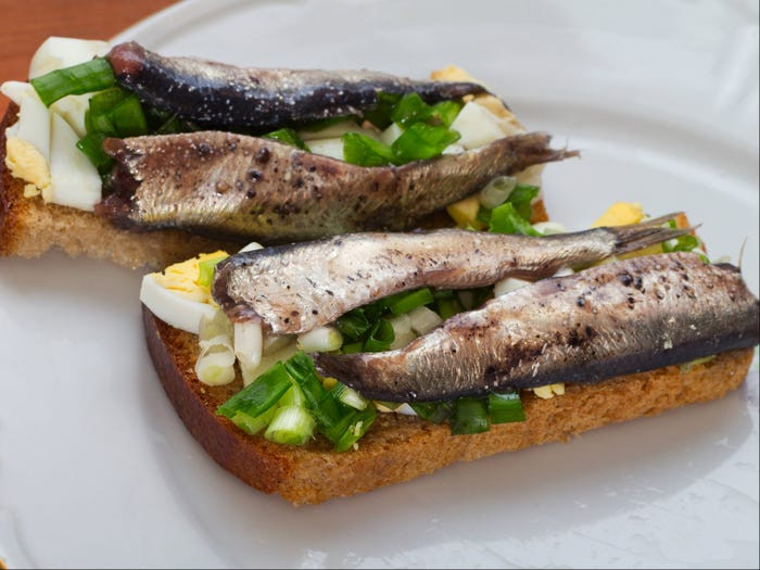 Người Estonia ăn 7, 9 hoặc 12 lần trong đêm Giao thừa với hy vọng trong năm mới sẽ no ấm.