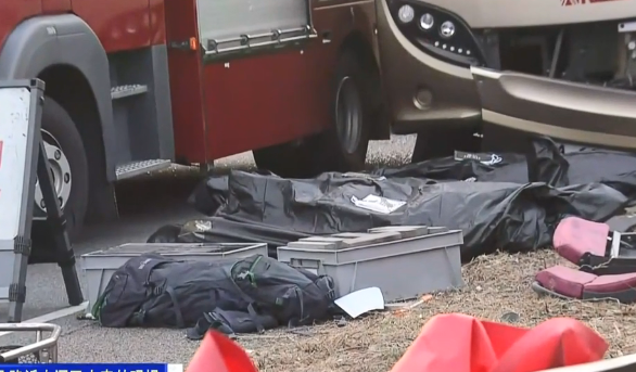 Đặc khu trưởng Hong Kong Carrie Lam đã được báo cáo về vụ việc. Bà đã gửi lời chia buồn tới gia đình của những người thiệt mạng và bị thương trong vụ tai nạn.