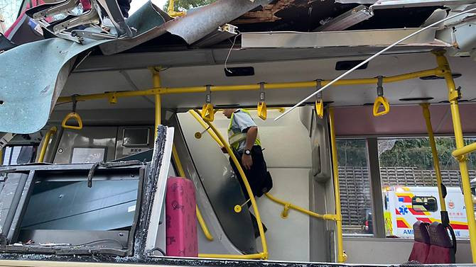 Cảnh sát Hong Kong cho hay, 6 người được xác định tử vong ngay tại hiện trường, trong đó có 3 phụ nữ và 3 nam giới.