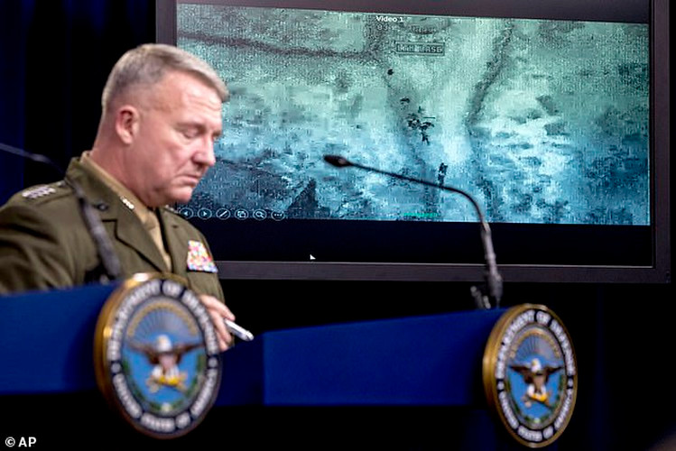 Các quan chức Lầu Năm Góc cho biết thêm, phần thi thể còn lại của thủ lĩnh tối cao IS Abu Bakr al-Baghdadi đã nhanh chóng được hải táng hôm 27/10. Ảnh: AP.