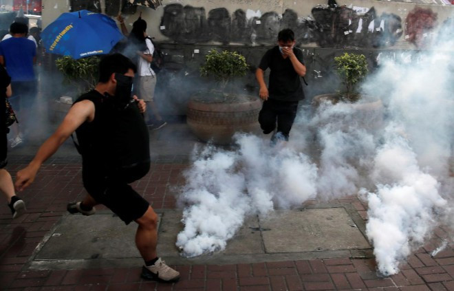 Mặc dù chính quyền Hong Kong đã chính thức hủy bỏ dự luật dẫn độ gây tranh cãi, các cuộc biểu tình vẫn tiếp diễn suốt thời gian qua. Ảnh: Reuters.