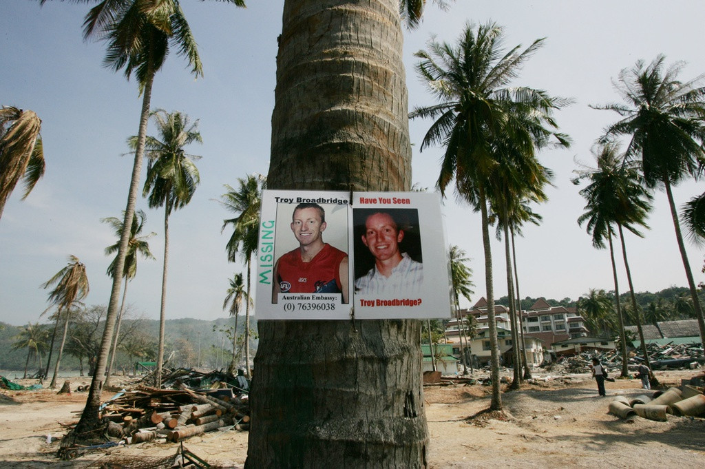 Thái Lan, nơi sóng thần ập vào các thị trấn nghỉ mát ven biển phía nam, cũng có 5.400 người thiệt mạng, trong đó có nhiều du khách nước ngoài.