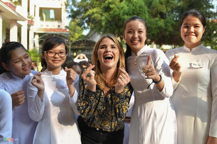 "Tôi đã cố gắng rất nhiều để trở thành một nhà báo và đã từng bước để thực hiện mong muốn của mình", cô Jenna nói và cho biết bản thân luôn khao khát được thúc đẩy việc bình đẳng giới, nhất là thông qua giáo dục. Ảnh: Zing.vn.