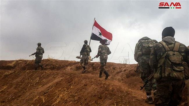 Trong thời gian gần đây, phiến quân IS đã tăng cường những đợt tấn công nhằm vào Quân chính phủ Damascus ở Đông Homs, buộc Không quân Syria phải tiến hành các cuộc oanh kích nhằm vào khu vực sa mạc rộng lớn này. Tuy nhiên, các tay súng khủng bố vẫn có thể lẩn trốn và hoạt động tích cực tại đây. Ảnh: SANA.