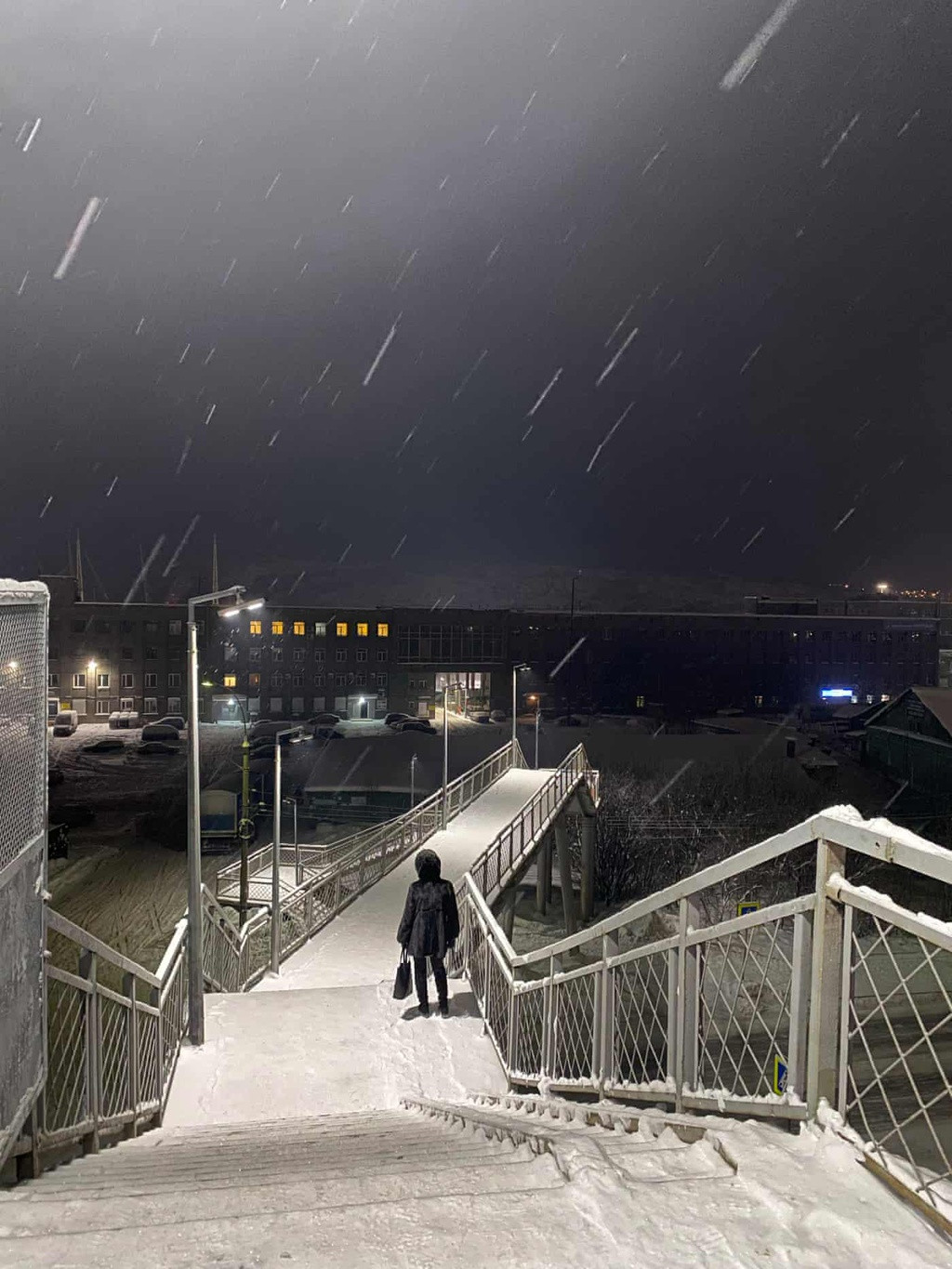 Murmansk, trước có tên là Romanov-on-Murman vào năm 1916, khi Sa hoàng Nicholas II tìm kiếm một cảng không có băng để có thể nhận viện trợ từ các đồng minh của Nga trong chiến tranh. Trong vòng vài tháng kể từ khi thành lập thành phố, Sa hoàng bị lật đổ, và thành phố được đổi tên thành Murmansk.