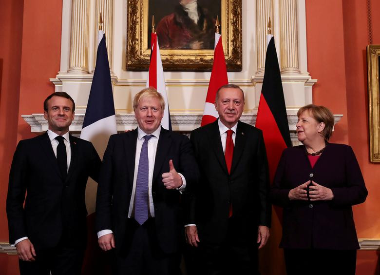 Từ trái sang phải: Tổng thống Pháp Emmanuel Macron, Thủ tướng Anh Boris Johnson, Tổng thống Thổ Nhĩ Kỳ Tayyip Erdogan và Thủ tướng Đức Angela Merkel chụp ảnh tại nhà Số 10 Phố Downing trước thềm Thượng đỉnh NATO. Nữ Thủ tướng Đức cho rằng các nước thành viên NATO cần tháo gỡ những bất đồng và bàn về tương lai của khối với những lợi ích chiến lược chung.
