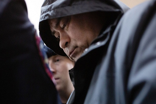 Canh sat ngoi tu vi chuoc ruou, cuong buc nu dong nghiep