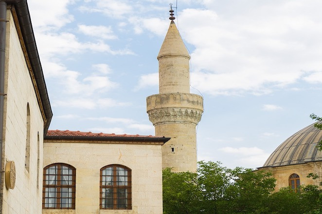 Thành phố Gaziantep (Thổ Nhĩ Kỳ) từng được coi là Antep và lịch sử của nó bắt đầu từ thời kỳ Đồ đá mới. Một số địa điểm thu hút nhất của thành phố này là Lâu đài Gaziantep, Bảo tàng Zeugma và Bảo tàng Khảo cổ học Gaziantep.