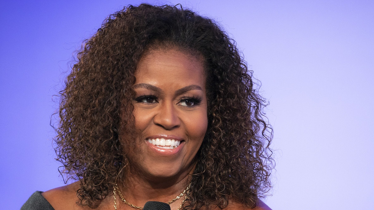 Năm 2002, bà trở thành giám đốc điều hành các vấn đề cộng đồng cho các Bệnh viện Đại học Chicago. Đến tháng 5/2005, bà Michelle được bổ nhiệm vào chức vụ Phó Chủ tịch đặc trách Đối ngoại và các Vấn đề Cộng đồng. Ảnh: Glamour.