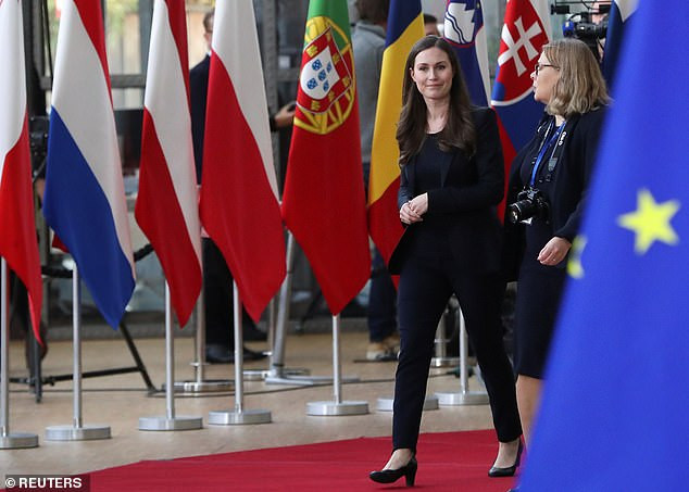 "Mục tiêu về khí hậu đầy tham vọng mà chúng ta cần phải thực hiện - thế hệ mới đang mong chờ chúng ta hành động và chúng ta phải thực hiện mong muốn của người dân. Tôi thấy lo ngại về vấn đề khí hậu này. Chúng ta cần phải làm nhiều và nhanh hơn nữa. Đó chính là vì tương lai con em chúng ta. Tôi rất mong chờ rằng chúng ta sẽ tìm ra mục tiêu chung ngày hôm nay", bà Marin nói. Ảnh: Reuters.