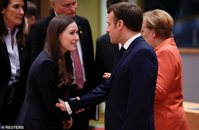 Thủ tướng Phần Lan Marin nhanh chóng "kết bạn" với Tổng thống Pháp Emmanuel Macron, 41 tuổi. Ảnh: Reuters.