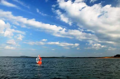 Lat thuyen cho 13 nguoi tren ho Tri An