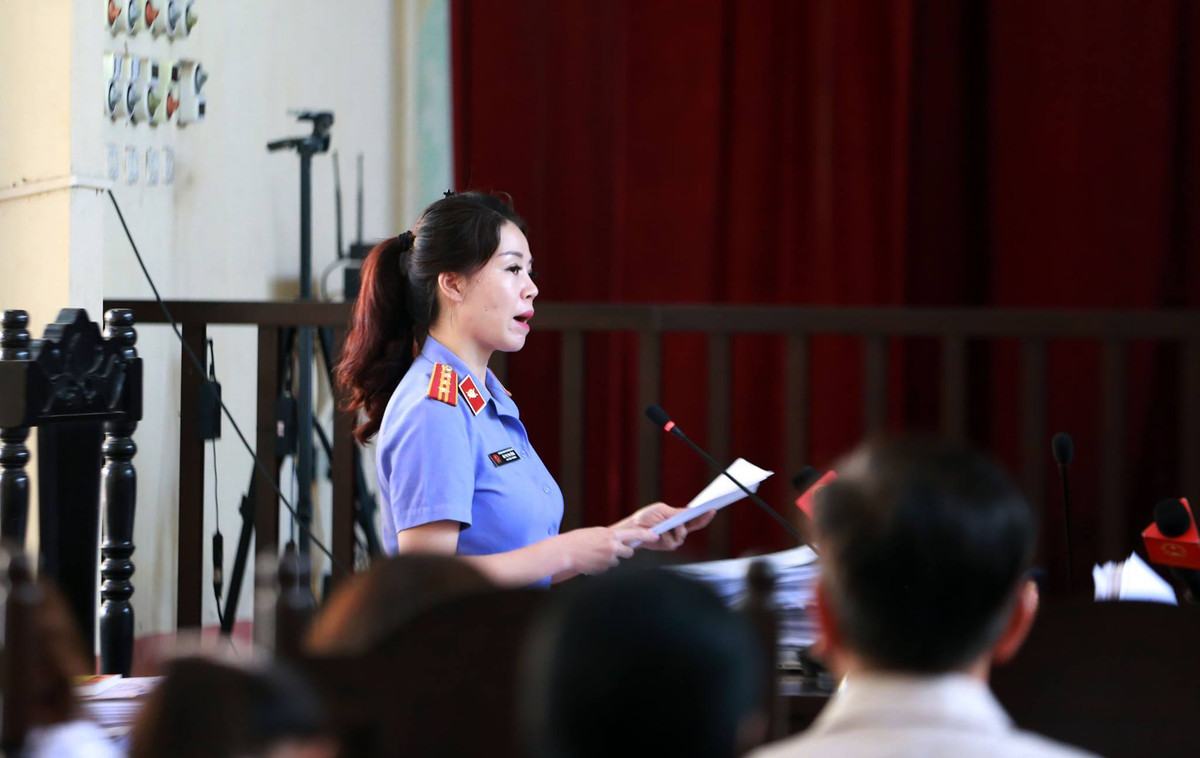 Viện kiểm sát cho rằng, nội dung trong đoạn ghi âm trên không làm thay đổi hành vi của ba bị cáo, VKS vẫn giữ nguyên quan điểm truy tố 3 bị cáo.