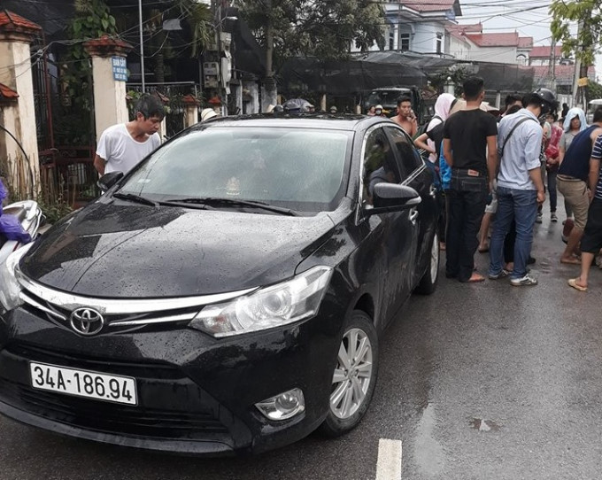 Chiếc Vios màu đen mang BKS 34A-18694 của Ph.