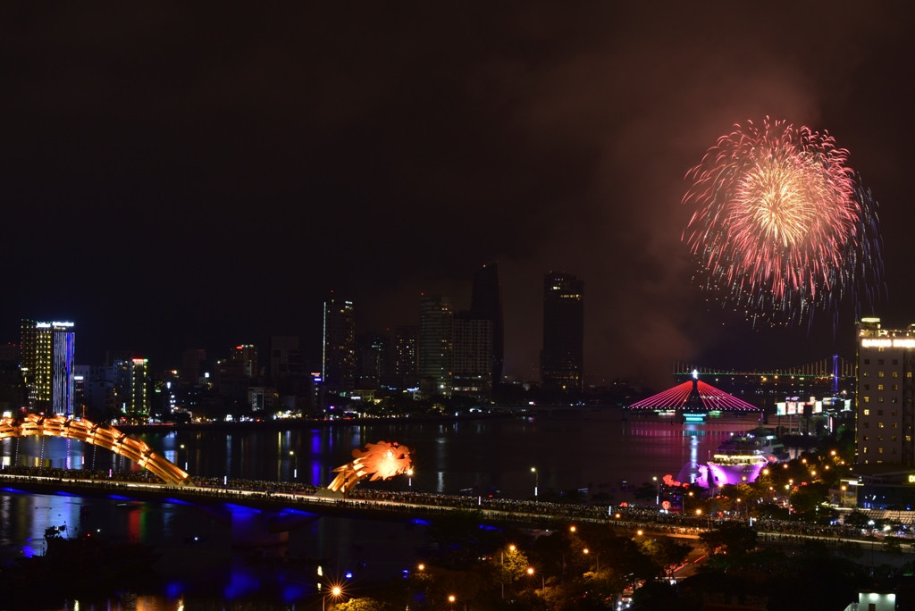 Trình diễn trong phần thi trong buổi tối khai mạc, đội pháo hoa Việt Nam đã có sự chuẩn bị công phu với nhiều đổi mới về công nghệ, kịch bản và hình thức thể hiện.