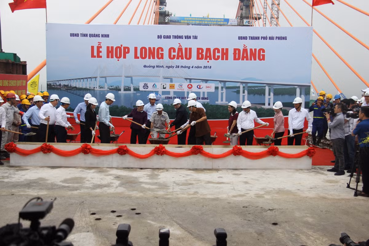 Can canh cau day vang 7.500 ty do Viet Nam lam tu A-Z