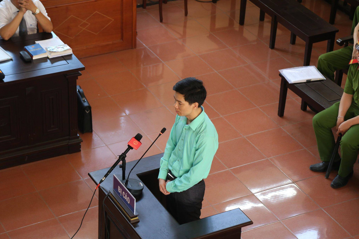 Bác sĩ Hoàng Công Lương tại phiên tòa.