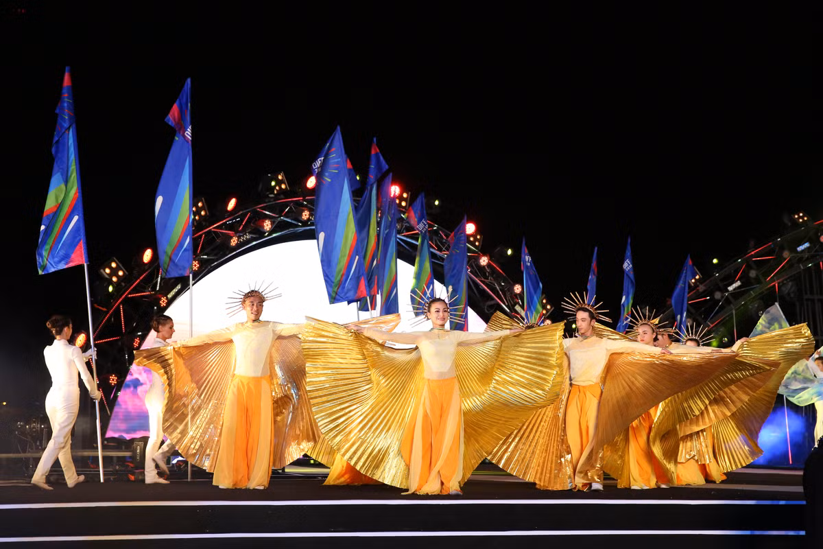 Đêm 30/04/2018, tại thành phố Đà Nẵng, Lễ hội pháo hoa quốc tế Đà Nẵng - DIFF 2018 - "Huyền thoại những cây cầu" đã chính thức khai mạc, khuấy động thành phố biển bằng những màn trình diễn pháo hoa lung linh, rực rỡ từ hai đội pháo hoa Việt Nam, Ba Lan cùng những chương trình biểu diễn nghệ thuật quy mô, hoành tráng.