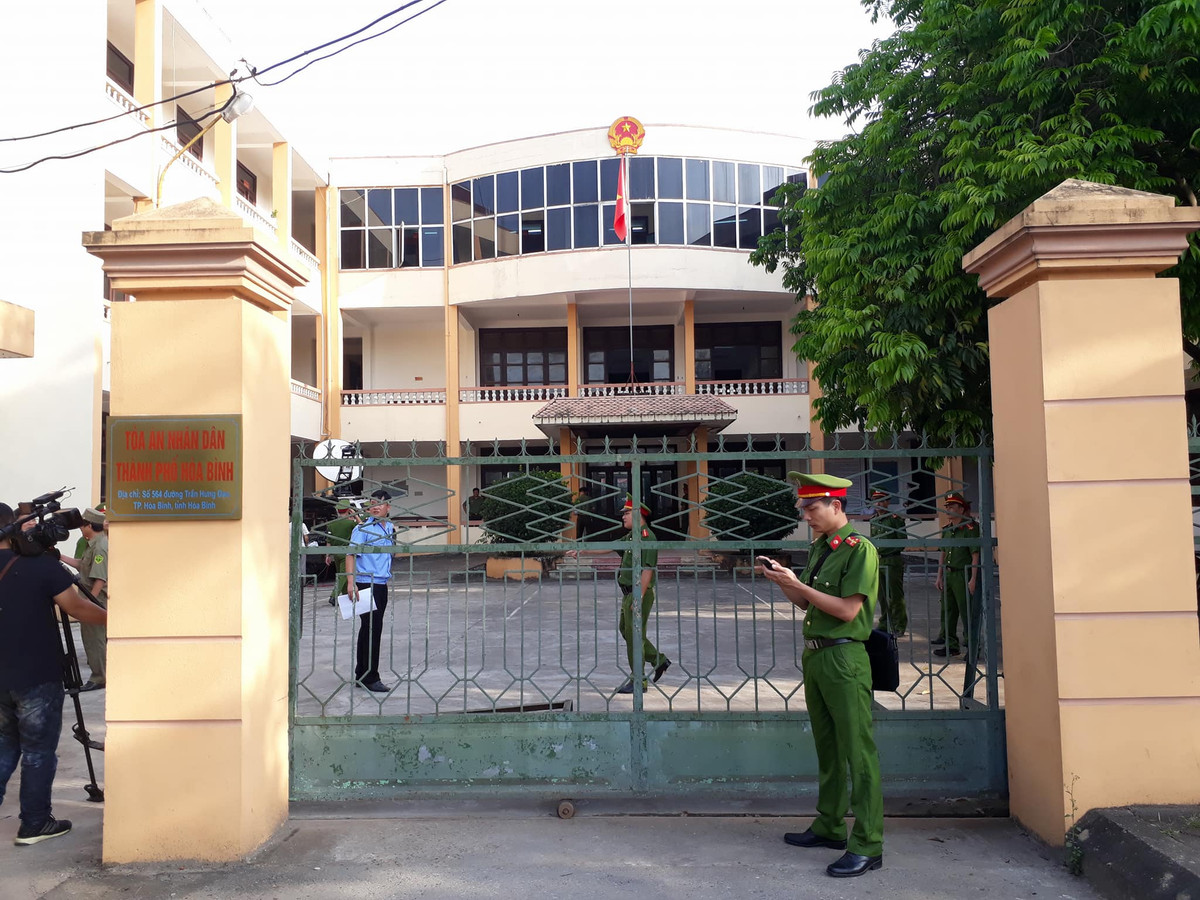 Ngo ngang ly do hoan phien toa xet xu bac si Hoang Cong Luong-Hinh-4