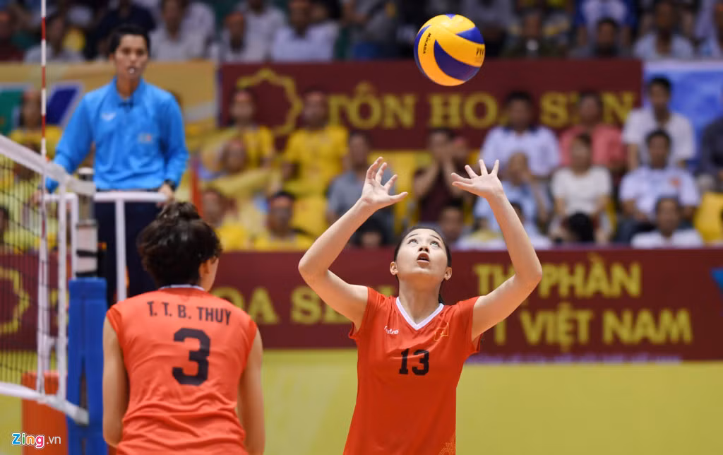 Tại vòng loại, Tuyển trẻ VN đã gây bất ngờ lớn khi thắng Tuyển trẻ Thái Lan với tỷ số 3-1 khi chỉ được giới chuyên môn đánh giá thấp hơn.