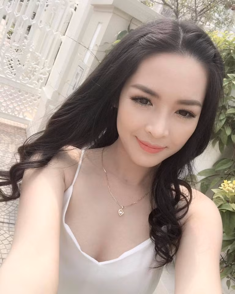 Quỳnh từng vấp phải nhiều ý kiến trái chiều khi phẫu thuật thẩm mỹ xong. Nhưng điều cô nhận được lớn hơn cả là sự tự tin và có thể làm những việc mình thích. Ngoài việc "dao kéo", Quỳnh rất có ý thức bảo vệ vóc dáng của mình. Cô thường chạy bộ 3 vòng xung quanh khu nhà đang ở, trong vòng 30 phút để giúp cơ thể khỏe đẹp từ bên trong. Công việc bận bịu cũng là nguyên nhân khiến hot girl khó tăng cân, giữ được hình thể cân đối.