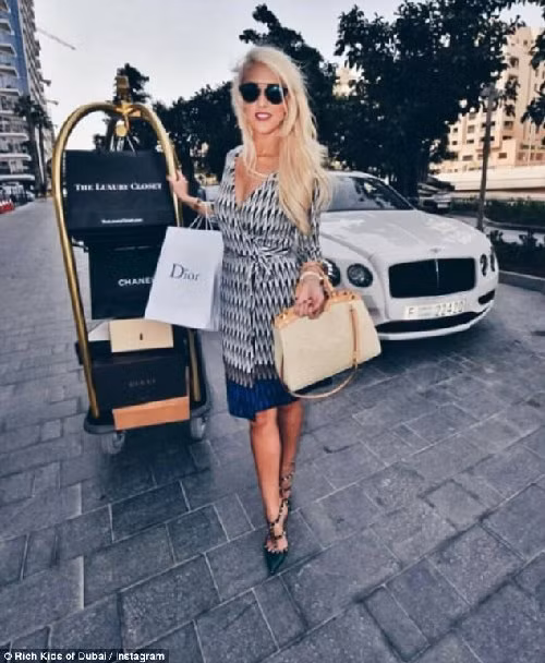 Đi shopping và thu về toàn hàng hiệu đã không còn là việc xa lạ với những đứa trẻ con nhà giàu Dubai.