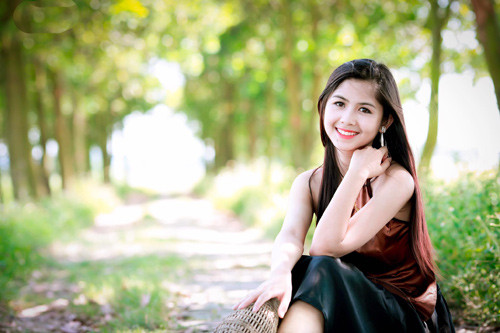 Khác với các thí sinh thường xuyên đăng ảnh nghệ thuật đẹp lung linh, phần lớn ảnh trên Facebook của Thanh Thư đều là hình “selfie” đơn giản.