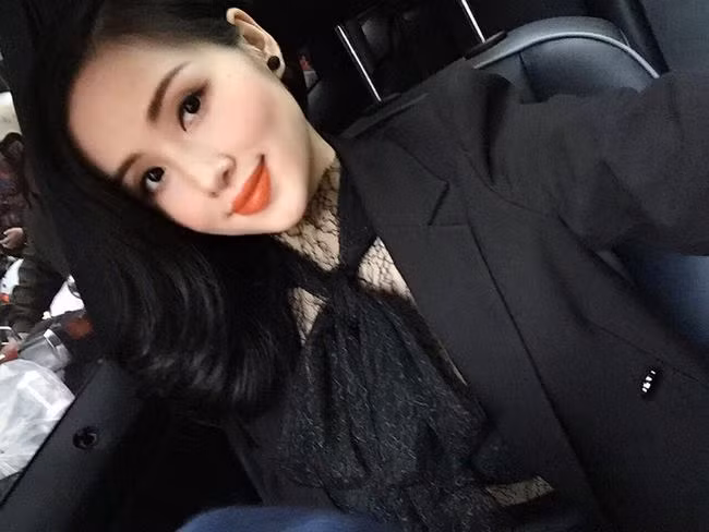 Vẫn sang trọng, quý phái mỗi khi đi sự kiện.