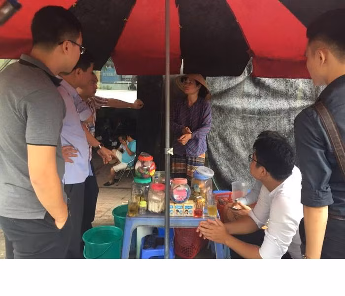 Đoạn clip dàn dựng được chính A.D.A đăng lên mạng xã hội cùng với giọng điệu bức xúc, ra vẻ mình là "người bị hại", đã "dắt mũi" không ít dân mạng, bạn trẻ thiếu tỉnh táo. Chỉ sau một khoảng thời gian ngắn, clip có đến hơn 30.000 lượt chia sẻ và hàng chục nghìn lượt like trên Facebook. A.D.A và các nhân viên tiệm tóc đã đạt được mục đích câu like của mình, chỉ còn lại một mình cô Phạm Thị Lại gánh chịu hậu quả khi đột nhiên bị vu "pha trà đá bằng nước rửa chân".