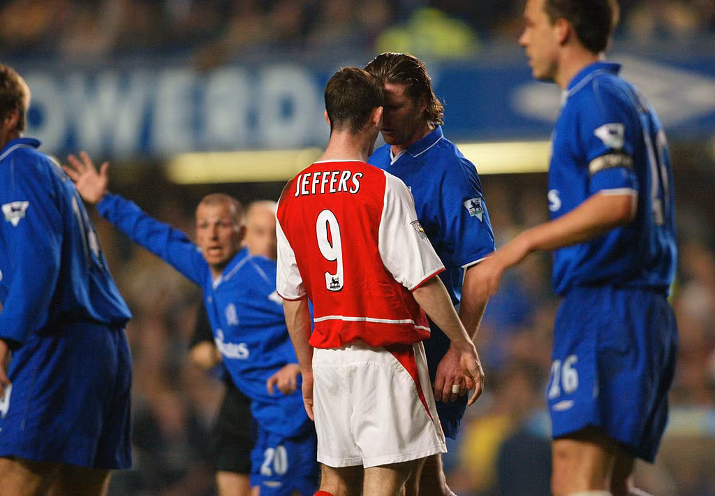  4. Francis Jeffers (số trận: 22, bàn thắng: 4, danh hiệu: 1): Arsene Wenger muốn một "con cáo" ranh ma trong vùng cấm đối thủ nhưng Jeffers lại cho thấy điều hoàn toàn ngược lại. Cựu cầu thủ người Anh luôn gặp khó khăn trước khung thành đối thủ và chỉ có 4 bàn thắng sau 2 mùa giải chơi cho Arsenal.