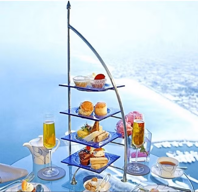 Những bữa ăn sang chảnh ở các nhà hàng có tầm nhìn tuyệt vời.