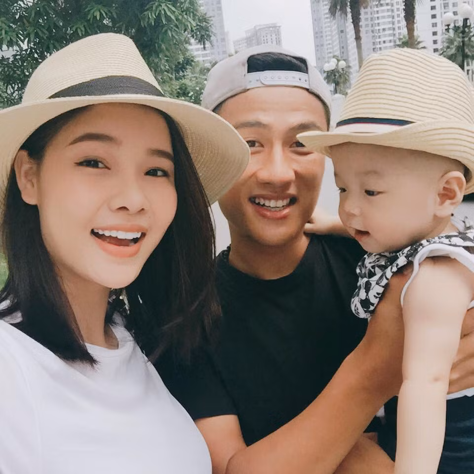 Sau Ly Kute, Mạc Hồng Quân trở thành một cặp với người mẫu Kỳ Hân. Đôi trẻ đã về chung một nhà và có một bé trai kháu khỉnh.