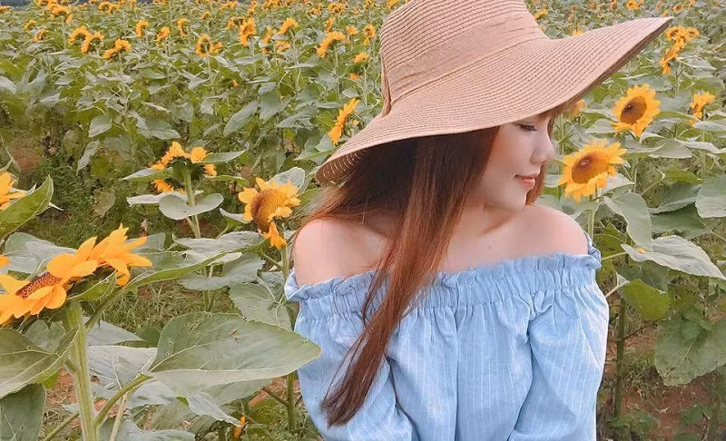 "Thuận vợ thuận chồng tát biển Đông cũng cạn”, quả đúng vậy, Xuân Vy bày tỏ chính nhờ chồng - hậu phương vững và tâm lý là nguồn động lực to lớn để cô gái trẻ luôn mạnh mẽ và giàu sinh lực trên con đường kinh doanh của mình.