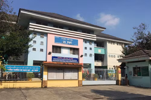 Trường tiểu học An Phú, quận 2, TP.HCM, nơi xảy ra vụ việc khiến hàng trăm học sinh phải nghỉ học.