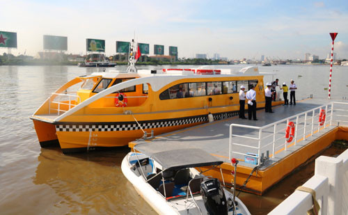 Tuyến bus đường sông đầu tiên ở TP.HCM được đưa vào hoạt động từ ngày 25/11 khá hiệu quả.