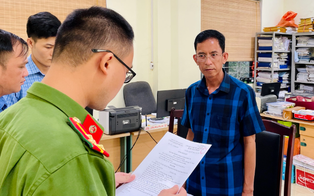 Khoi to bi can Pho Truong phong Kinh te ha tang o Cao Bang