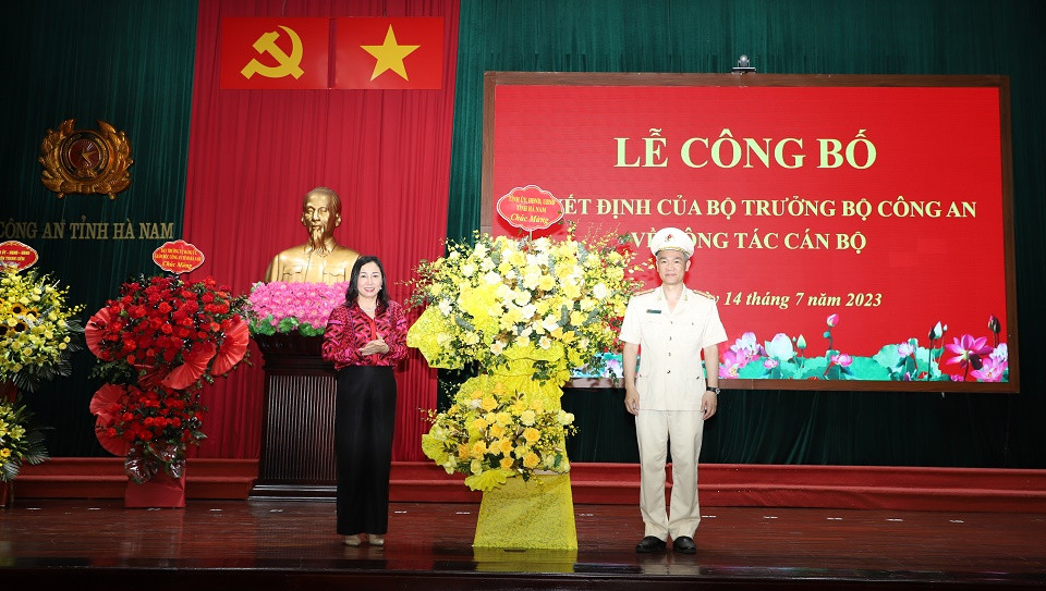 Đại tá Tô Anh Dũng yêu cầu, trên cương vị công tác mới, trọng trách Thượng tá Nguyễn Anh Tuấn luôn nêu cao tinh thần trách nhiệm, phát huy hơn nữa năng lực, sở trường, kinh nghiệm, sớm tiếp nhận và bắt tay ngay vào nhiệm vụ mới, đoàn kết, thống nhất cùng tập thể Uỷ ban Kiểm tra Tỉnh uỷ thực hiện tốt nhiệm vụ tham mưu Tỉnh uỷ về công tác kiểm tra, giám sát, thi hành kỷ luật Đảng và công tác phòng, chống tham nhũng, tiêu cực. Đồng thời tiếp tục tăng cường củng cố mối quan hệ phối hợp giữa Đảng uỷ Công an tỉnh và Uỷ ban Kiểm tra Tỉnh uỷ.