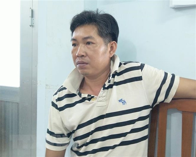 Tại cơ quan Công an, Nhàn kiên quyết phủ nhận mọi dính líu, liên quan đến vụ án mạng. Tuy nhiên, trước các bằng chứng đanh thép, cùng chiến thuật xét hỏi sắc sảo của các điều tra viên, đến sáng 30/6, Nhàn đã phải khai nhận toàn bộ hành vi phạm tội của mình. Theo đó, Nhàn và ông Đẹp cùng hùn hạp, góp vốn "kinh doanh" lô, đề. Quá trình làm ăn chung, hai người phát sinh mâu thuẫn trong việc ăn chia tiền hoa hồng, nên Nhàn nảy sinh ý định trả thù. 