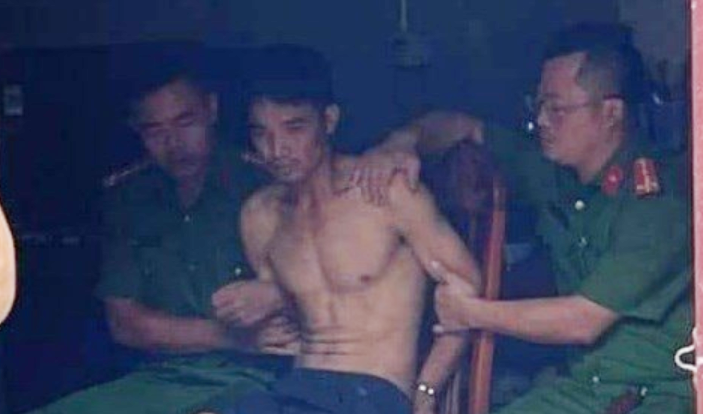 Xác minh toàn diện về Thế, căn cứ các bằng chứng thu thập được, Công an tỉnh Vĩnh Phúc khẳng định đối tượng này chính là nghi phạm đã sát hại chị Páo vào rạng sáng 6/9/2022. Thế bị bắt khẩn cấp ngay sau đó. Thời điểm đầu tiên, Thế một mực cãi bay, cãi biến. Tuy nhiên, trước những chứng cứ, lập luận sắc bén của công an, Thế đã phải thừa nhận hành vi tội ác của mình. Thế khai, do làm xe ôm và có quen biết nên khoảng 2h sáng 6/9, chị Páo gọi hắn ra đón tại khu vực cầu Hương Sơn (cao tốc Hà Nội – Lào Cai) để đưa về khu trọ. 