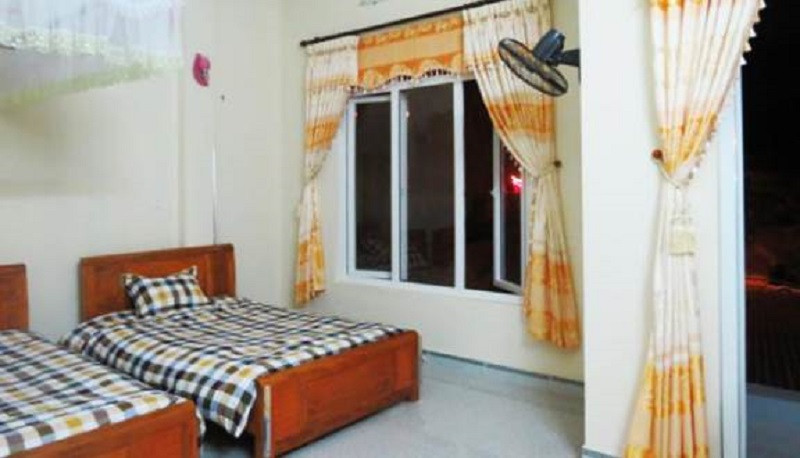 Cũng thời điểm này, một sự việc đột ngột xảy ra, cô gái tên là Nguyễn Thị Thu Thùy (SN 1993, trú tại Vĩnh Phúc) đến công an đầu thú. Cô gái khai nhận mình là người được cử liên lạc, giăng bẫy để lừa ông L đến nhà nghỉ. Tại đây, nhóm người còn lại đã hành hung, gây nên cái chết cho nạn nhân. Chỉ trong ít phút, cả 4 đối tượng liên quan đến vụ án đã được công an xác định và không lâu sau đó bị bắt giữ. (Ảnh minh họa, nguồn internet)