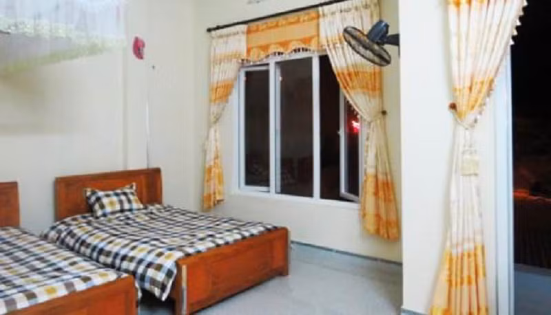 Cũng thời điểm này, một sự việc đột ngột xảy ra, cô gái tên là Nguyễn Thị Thu Thùy (SN 1993, trú tại Vĩnh Phúc) đến công an đầu thú. Cô gái khai nhận mình là người được cử liên lạc, giăng bẫy để lừa ông L đến nhà nghỉ. Tại đây, nhóm người còn lại đã hành hung, gây nên cái chết cho nạn nhân. Chỉ trong ít phút, cả 4 đối tượng liên quan đến vụ án đã được công an xác định và không lâu sau đó bị bắt giữ. (Ảnh minh họa, nguồn internet)