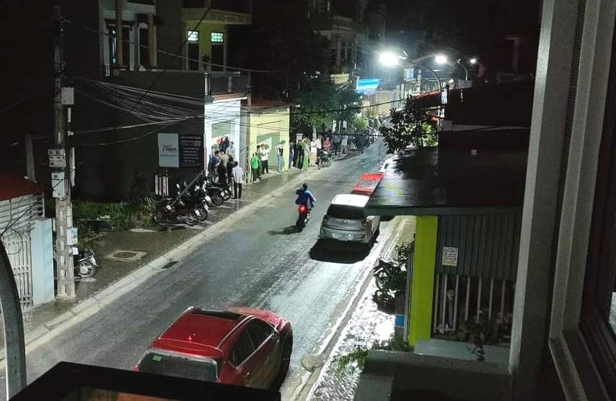 Mâu thuẫn gia đình, bố dùng dao đâm chết con đẻ ở Hưng Yên Mau thuan gia dinh, bo dung dao dam chet con de o Hung Yen